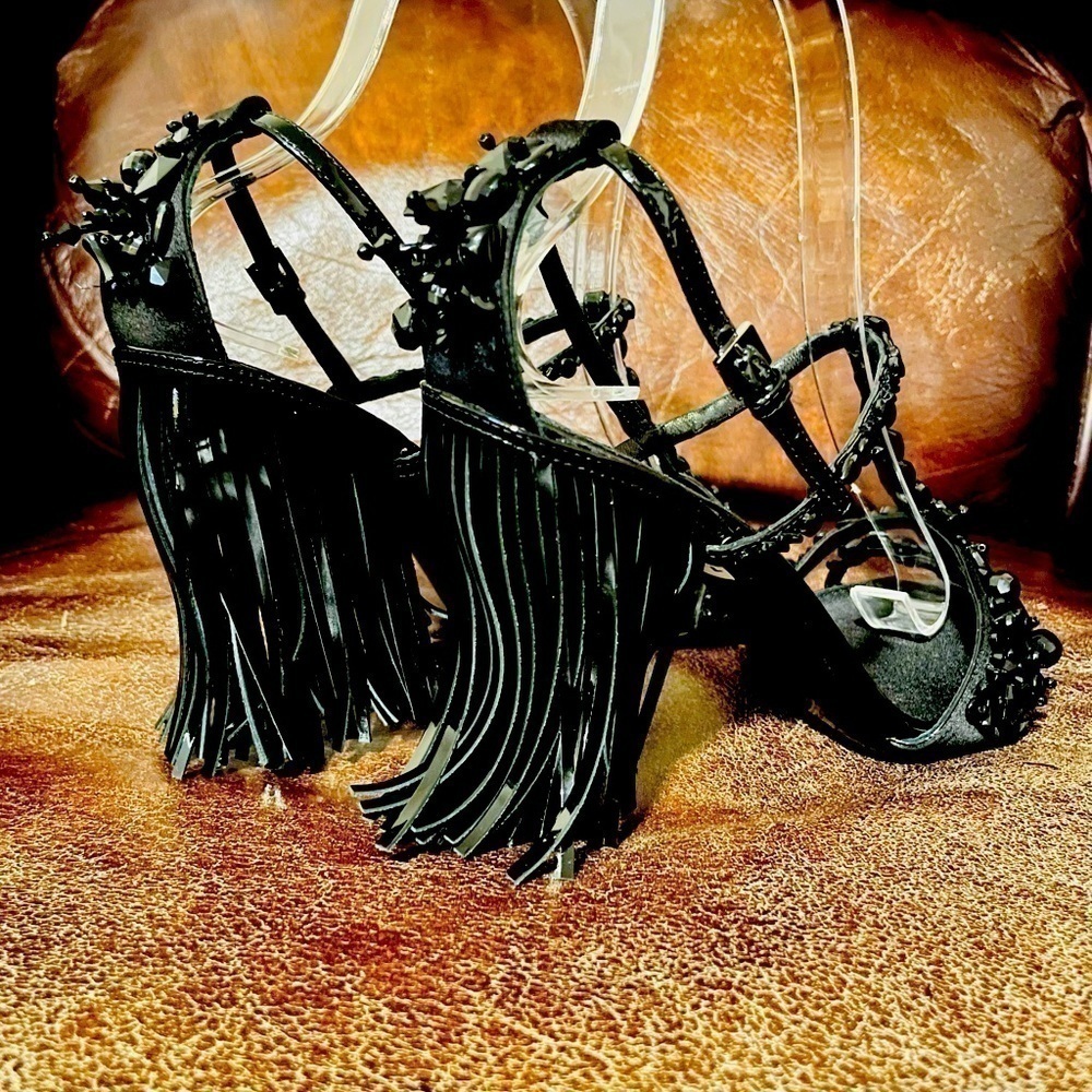 LOUIS Vuitton silk sandals crystal embellishments, patent leather fringe. EU 38 - Picture 5 of 12